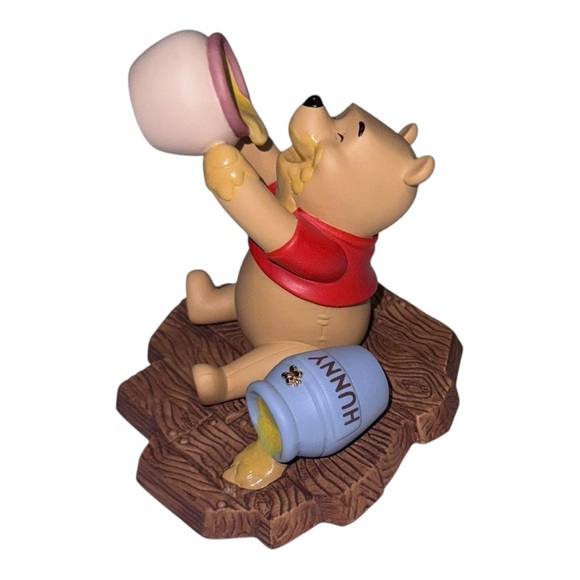 Pooh & Friends (NWT) “Life Is Sweet” collectible, porcelain figurine - Picture 2 of 11